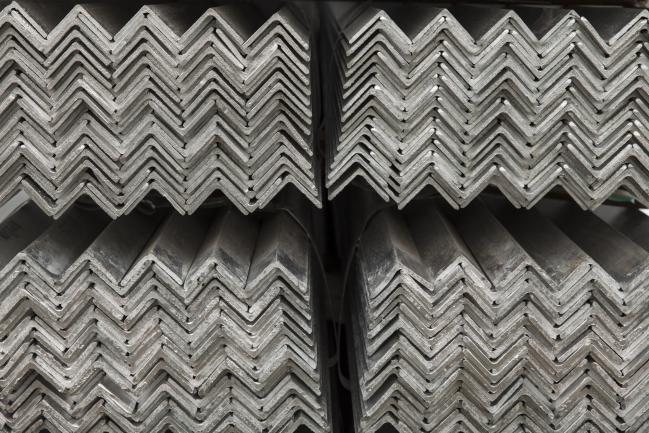 © Bloomberg. Bundles of steel angle sit stacked at a stockyard on the outskirts of Shanghai, China, on Thursday, July 5, 2018. U.S. President Donald Trump’s attempts to re-balance global trade have already sent the metals world into a tizzy. As countries respond to U.S. tariffs and sanctions, the disarray is set to increase. Photgrapher: Qilai Shen/Bloomberg Photographer: Qilai Shen/Bloomberg