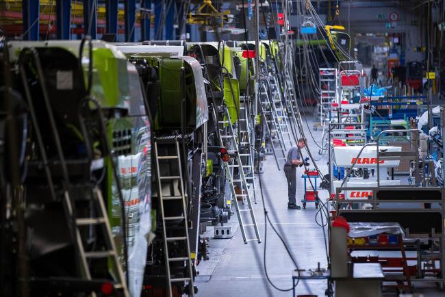 German Orders Resume Slide, Defying Hope for Factory Rebound