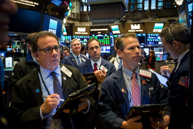 © Bloomberg. Traders work on the floor of the New York Stock Exchange (NYSE) in New York, U.S., on Thursday, March 29, 2018.