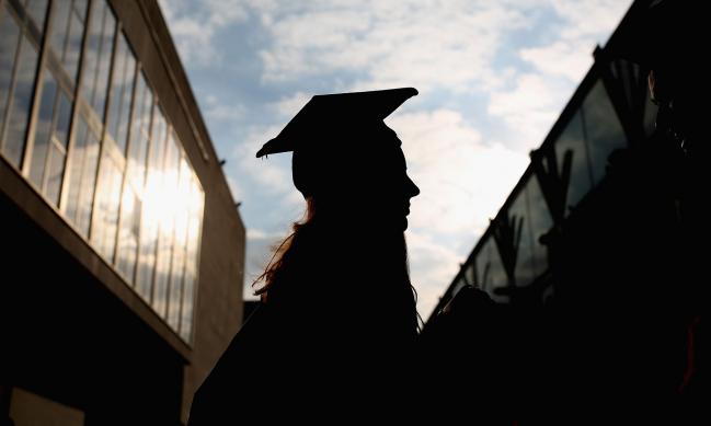 El mercado laboral es más difícil para los graduados universitarios recientes que todos los trabajadores