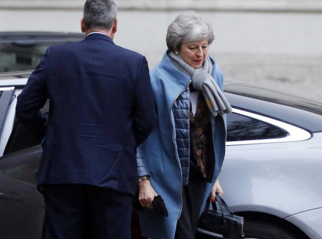 © Bloomberg. Theresa May, U.K. prime minister, arrives at Downing Street in London, U.K., on Monday, Jan. 21, 2019. May will return to Parliament on Monday having briefed her Cabinet on Sunday evening that there was little prospect of cross-party Brexit talks succeeding. Photographer: Luke MacGregor/Bloomberg