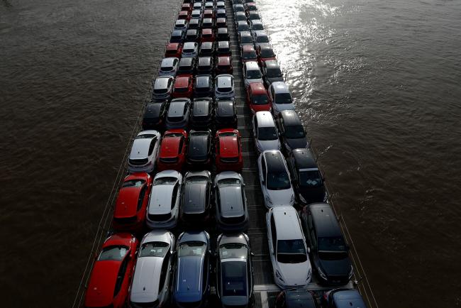 © Bloomberg. New Ford Fiesta automobiles, manufactured by Ford Motor Co., sit on a barge sailing to Vlissingen, Netherlands, on the River Rhine in Duesseldorf, Germany, on Wednesday, Feb. 13, 2019. The automaker said last month when announcing thousands of job cuts across Europe that it would merge its U.K. head office with a nearby technical center to cut costs, while warning that measures in the event of a no-deal Brexit would be significantly more dramatic. Photographer: Krisztian Bocsi/Bloomberg