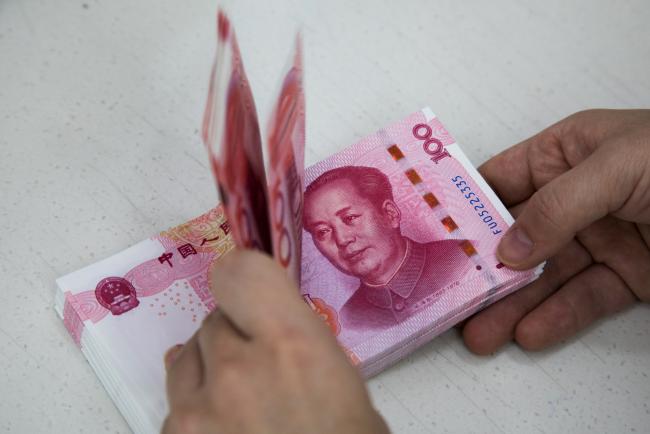 © Bloomberg. An employee counts genuine Chinese one-hundred yuan banknotes at the Counterfeit Notes Response Center of KEB Hana Bank in Seoul, South Korea, on Monday, Aug. 14, 2017. China's factory output and investment slowed somewhat in July, according to data released today, yet the yuan appeared not to take the data as negative, if in fact it's paying attention to it at all. 