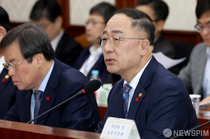 홍남기 부총리 &quot;바이오산업은 30년 먹거리…글로벌기준 척도로 규제 혁파해야&quot;