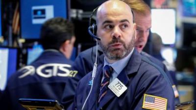Dow Jones giảm hơn 100 điểm sau tin tức ảm đạm về thỏa thuận thương mại