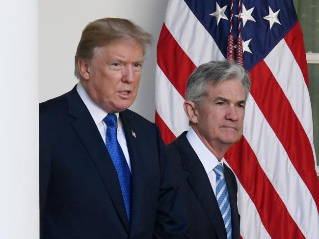 © Bloomberg. U.S. President Donald Trump, left, and Jerome Powell, governor of the U.S. Federal Reserve and Trump's nominee as chairman of the Federal Reserve, walk out to a nomination announcement in the Rose Garden of the White House in Washington, D.C., U.S., on Thursday, Nov. 2, 2017. If approved by the Senate, the 64-year-old former Carlyle Group LP managing director and ex-Treasury undersecretary would succeed Fed Chair Janet Yellen. Photographer: Olivier Douliery/Bloomberg