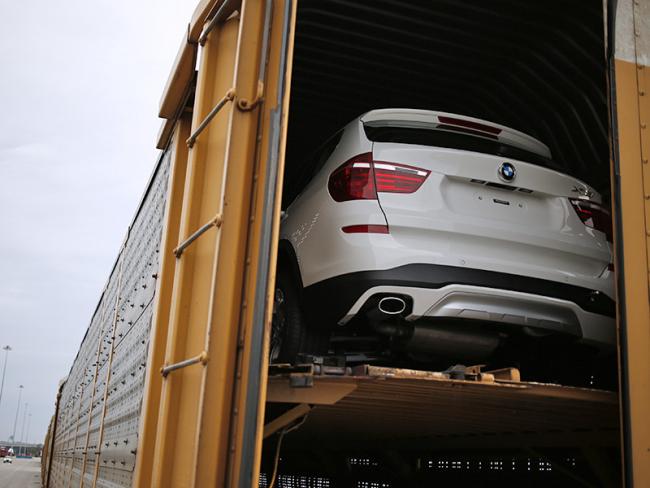 © Bloomberg. A Bayerische Motoren Werke AG (BMW) vehicle, assembled in the U.S., sit in a rail car at the Port of Charleston in Charleston, South Carolina, U.S., on Tuesday, Oct. 4, 2016. The U.S. Census Bureau is scheduled to release wholesale trade figures on October 7. Photographer: Luke Sharrett/Bloomberg