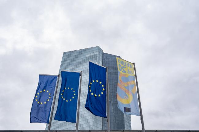 Euro Seen Reaching One-Year High as ECB May Not Follow Fed Path