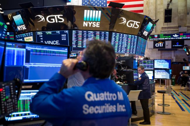 © Bloomberg. Traders work on the floor of the New York Stock Exchange (NYSE) in New York, U.S., on Friday, Dec. 8, 2017. U.S. stocks climbed along with equities in Europe and Asia as the latest jobs report bolstered optimism in the world's largest economy. The dollar headed for its biggest weekly gain this year.