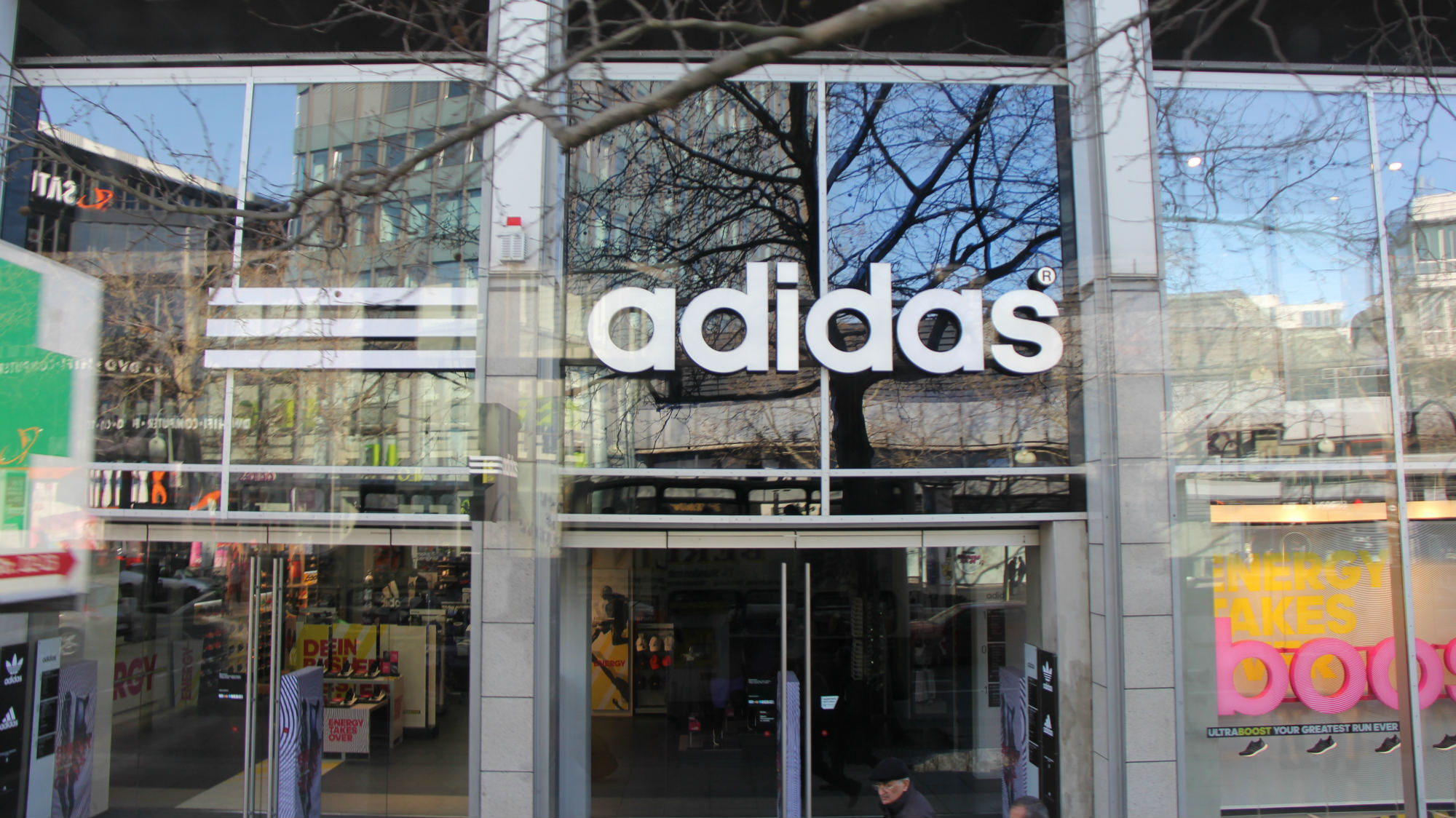 Was derzeit für und gegen die 650-%-Aktie Adidas spricht