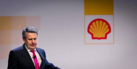 'Beleggers morren over beloning Shell-baas'
