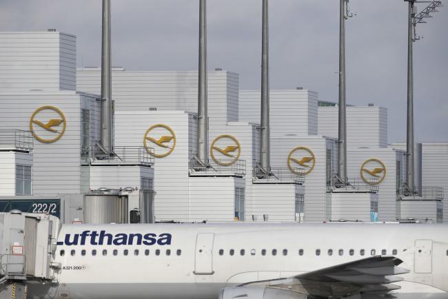Lufthansa Earnings Deepen Aviation Gloom as Fare War Bites