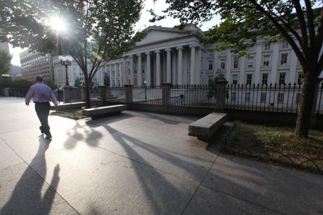 © Bloomberg. A pedestrian passes in front of the closed U.S. Treasury building in Washington D.C., U.S. 