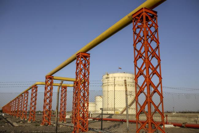 Oil Slides as OPEC Heavyweights Broadcast Bearish Supply Signals
