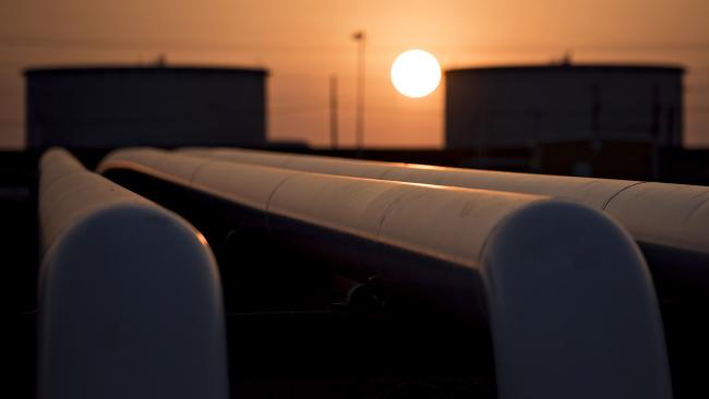© Bloomberg. The sun rises beyond oil storage tanks at the Enbridge Inc. Cushing storage terminal in Cushing, Oklahoma, U.S., on Wednesday, March 25, 2015. The fastest oil-inventory growth on record at the main U.S. hub may be about to end, easing concern that storage limits will be strained.