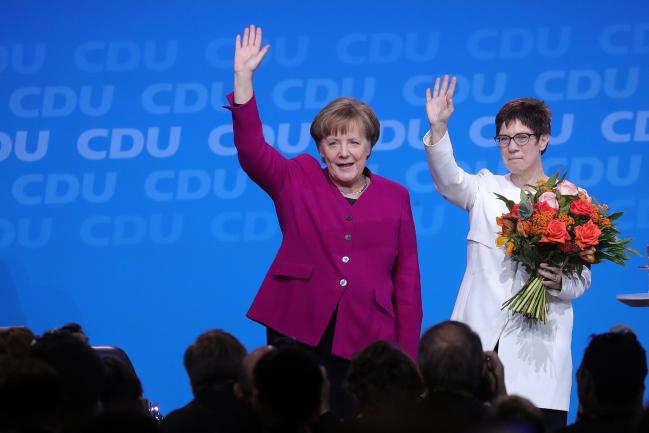 © Bloomberg. Annegret Kramp-Karrenbauer, right, with Angela Merkel. Photographer: Krisztian Bocsi/Bloomberg