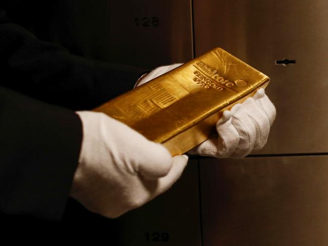 Buy Gold ‘At Any Level,’ Mobius Says as Central Bankers Ease