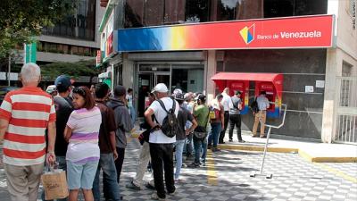 Rút tiền ngân hàng ở Venezuela khó đến nhường nào?