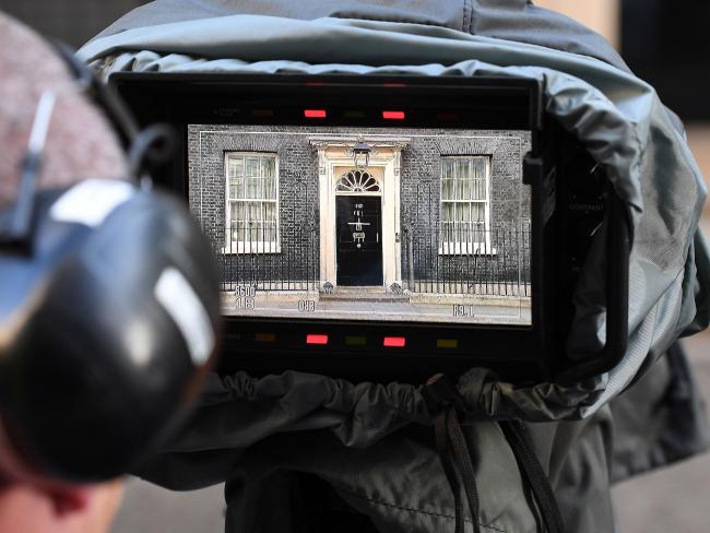 © Bloomberg. LONDON, ENGLAND - JUNE 09: A TV cameraman watches the door of 10 Downing Street on June 9, 2017 in London, England. After a snap election was called by Prime Minister Theresa May the United Kingdom went to the polls yesterday. The closely fought election has failed to return a clear overall majority winner and a hung parliament has been declared. (Photo by Leon Neal/Getty Images) 