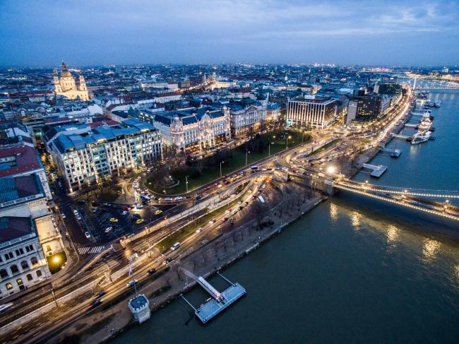 © Bloomberg. Traffic illuminates the Chain Bridge approach in Budapest, Hungary. Photographer: Akos Stiller