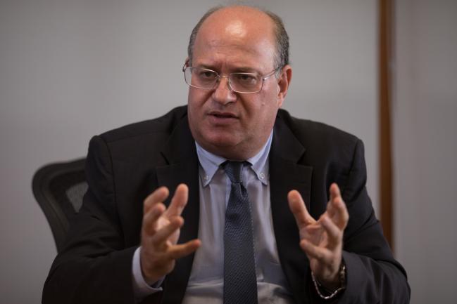 © Bloomberg. Ilan Goldfajn, chairman of the Central Bank of Brazil, speaks during a Bloomberg News interview in Braslia, Brazil, on Thursday Feb. 22, 2018.