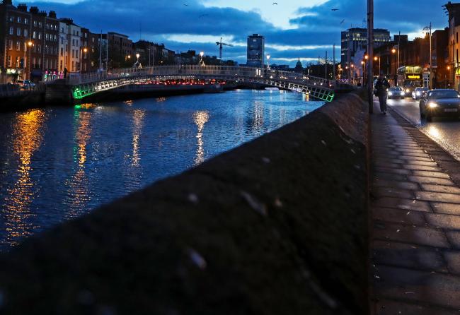 © Bloomberg. The River Liffey flows beneath the Ha'penny bridge in Dublin, Ireland, on Thursday, Nov. 24, 2016. Irish ministers and executives are closely monitoring economic and market developments in the U.K. because the country is Irelandâs largest trading partner along with the U.S.