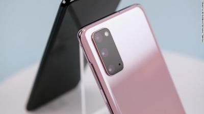 Cuộc chiến Samsung - Apple khiến giá smartphone cao cấp tăng điên cuồng?