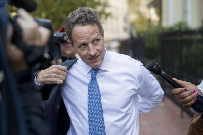 © Bloomberg. Timothy Geithner, president and managing director of Warburg Pincus LLC and former U.S. Treasury secretary, walks to the U.S. Court of Federal Claims in Washington, D.C., U.S. Photographer: Andrew Harrer/Bloomberg