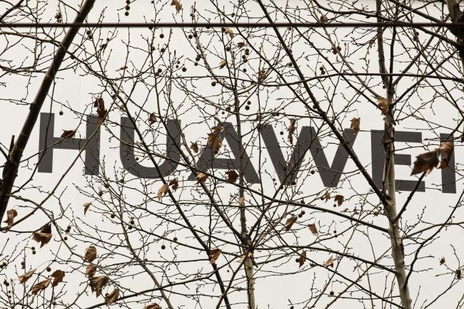 © Bloomberg. Signage for Huawei Technologies Co. logo is displayed outside a store in Shanghai, China, on Tuesday, Jan. 29, 2019. Photographer: Qilai Shen/Bloomberg