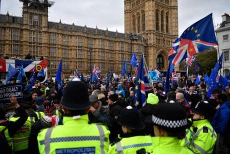 Brits parlement wijst brexitdeal May af