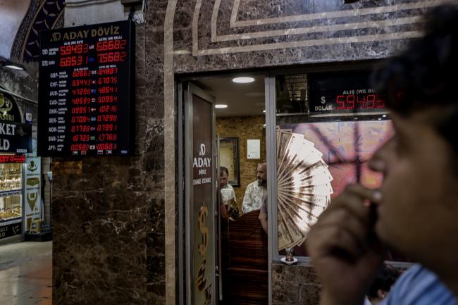 © Bloomberg. International currency exchange rates stand on display outside a bureau in the Grand Bazaar in Istanbul, Turkey, on Friday, Aug. 10, 2018. A plunge in the lira sent tremors through global markets on Friday as tensions flared between the U.S. and Turkey, a pair of NATO allies. 