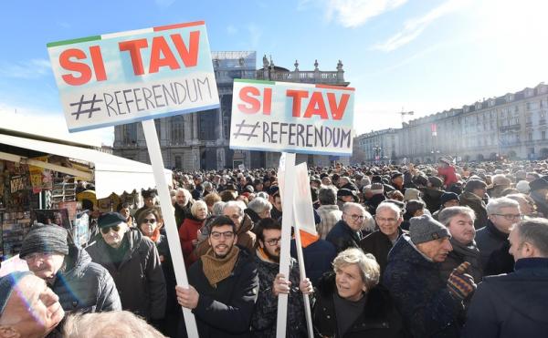 Imprese e sindacati in piazza per la Tav