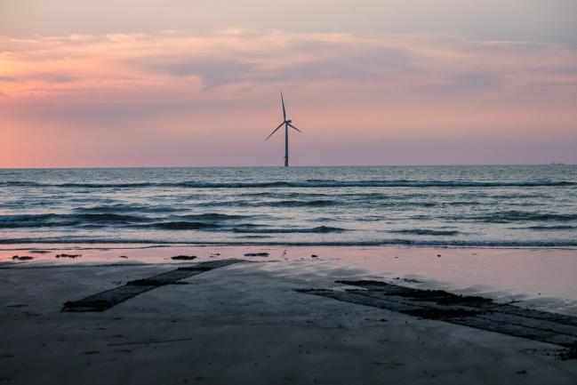 © Bloomberg. An offshore wind turbine, operated by Swancor Holding Co., stands in the Taiwan Strait off the coast of Miaoli County, Taiwan, on Thursday, July 26, 2018.  Photographer: Billy H.C. Kwok/Bloomberg