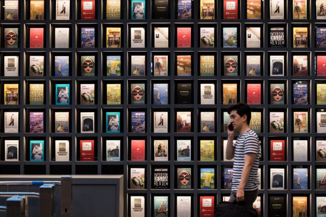 © Bloomberg. A man using a mobile phone walks past a display of books at the Hyundai Development Co. I'Park Mall department store in Seoul, South Korea, on Friday, Aug. 31, 2018. South Korea is scheduled to release consumer price index (CPI) figures on Sept. 4. Photographer: SeongJoon Cho/Bloomberg