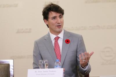 Thủ tướng Canada Justin Trudeau gõ chiêng tại sàn chứng khoán