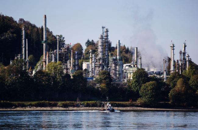 © Bloomberg. The Burnaby Refinery in Burnaby, British Columbia. 