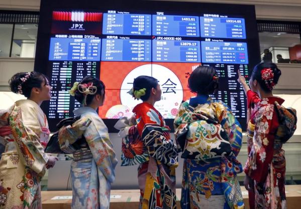 Borsa Tokyo apre in lieve ribasso