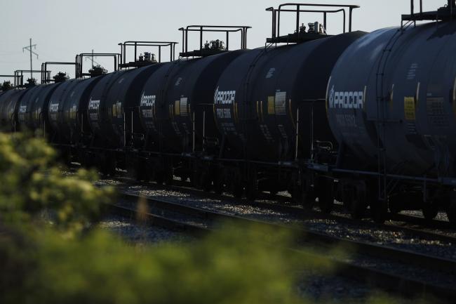 © Bloomberg. Tanker cars sit parked in a CSX Transportation Inc. rail yard near the BP-Husky Toledo Refinery in Oregon, Ohio, U.S., on Monday, June 12, 2017. Global natural gas production stagnated last year as lower prices damped U.S. output for the first time since the shale boom started. Gas production was 