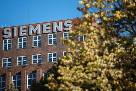 Siemens halveert winst, maar koopt aandelen in