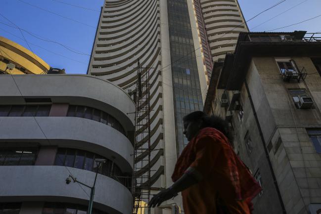 © Bloomberg. A pedestrian walks past the Bombay Stock Exchange (BSE) building in Mumbai, India, on Tuesday, Dec. 11, 2018. India’s new central bank governor has a list of challenges to face as he takes office: from fixing a banking crisis to convincing investors of the institution’s autonomy. 