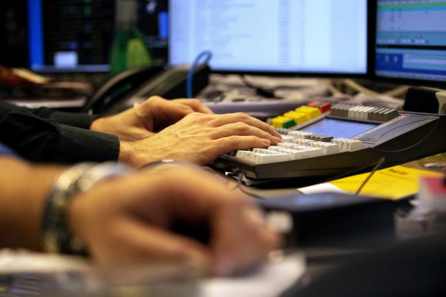 © Bloomberg. A trader types on a keyboard while monitoring financial data figures on the last day of trading of the year inside the Frankfurt Stock Exchange, operated by Deutsche Boerse AG, in Frankfurt, Germany, on Friday, Dec. 28, 2018. European shares rallied, while Asian stocks were mixed and U.S. equity futures held steady on Friday as traders struggled to make sense of wild price swings in the final sessions of the year. Photographer: Alex Kraus/Bloomberg