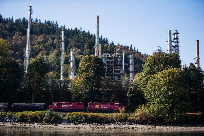 © Bloomberg. A Canadian Pacific Rail Ltd. (CPR) locomotive pulls oil tankers past the Burnaby Refinery, operated by Parkland Fuel Corp., in Burnaby, British Columbia, Canada, on Wednesday, Sept. 19, 2018. U.S. Trade Representative Robert Lighthizer and Canadian Foreign Minister Chrystia Freeland met Thursday in Washington to negotiate Nafta talks, but no agreement was reached. Photographer: Darryl Dyck/Bloomberg
