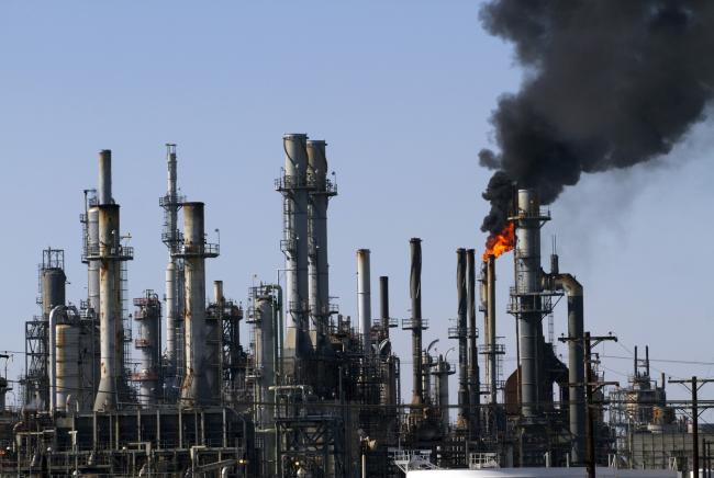 © Bloomberg. Black smoke rises in the sky during a non-emergency flaring operation at the ConocoPhillips refinery in the Wilmington district of Los Angeles, California, U.S. Photographer:BloombergJonathan Alcorn/ 