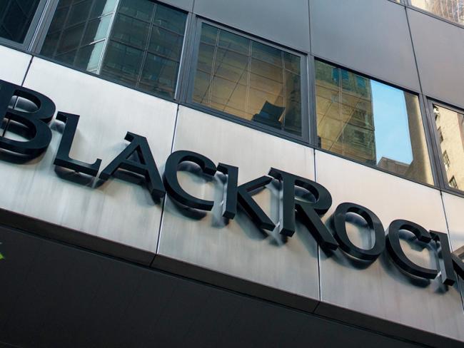 © Bloomberg. The BlackRock Inc. logo is displayed at the company's offices in New York, U.S., on Monday, Oct. 14, 2013. BlackRock Inc. is expected to announce earnings tomorrow. Photographer: Bloomberg/Bloomberg