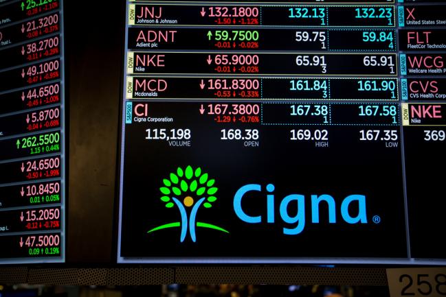 © Bloomberg. A monitor displays Cigna Corp. signage on the floor of the New York Stock Exchange (NYSE) in New York, U.S., on Monday, March 19, 2018. Stocks declined globally on Monday amid a technology selloff and as investors braced for a week packed with risk events, from central bank decisions to a G-20 gathering. Government bonds also fell, while the pound jumped on a Brexit breakthrough. Photographer: Michael Nagle/Bloomberg