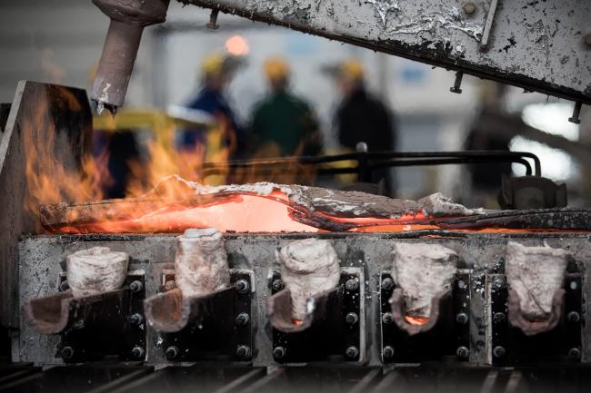 © Bloomberg. Flames rise from molten aluminum in a molding unit at the Alumetal Group Hungary Kft. aluminium processing plant in Komarom, Hungary on Monday, March 19, 2018. The European Union believes it's on track to be exempted from imminent U.S. tariffs on foreign steel and aluminium, dialling down the risk of a trans-Atlantic trade war. Photographer: Akos Stiller/Bloomberg