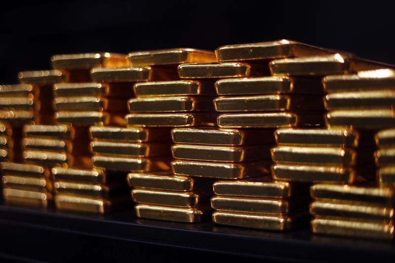 © Reuters. Gold dips in Asia