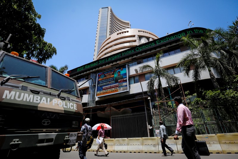 © Reuters. India stocks higher at close of trade; Nifty 50 up 1.58%