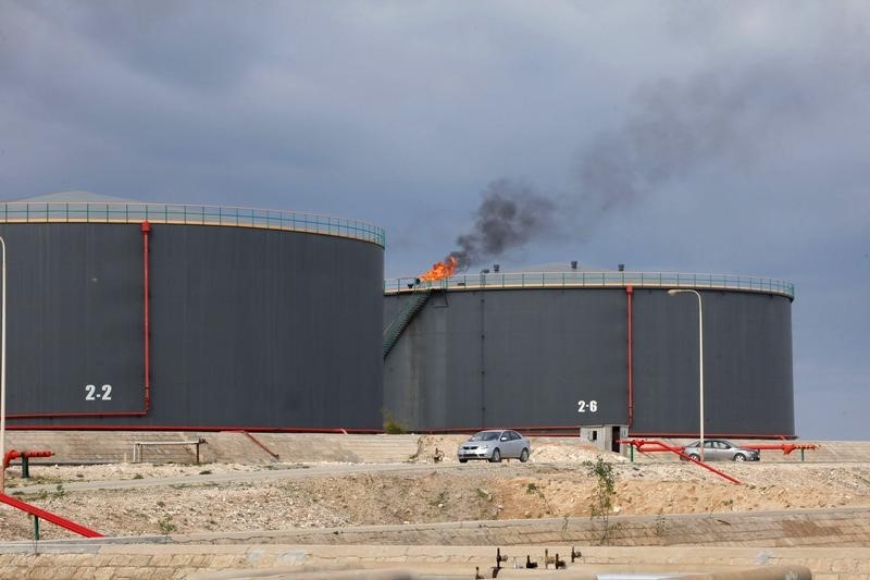 © Reuters.  Petróleo acelera ganhos após forte queda nos estoques antes de furacão