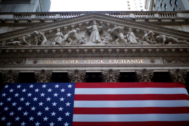 © Reuters. U.S. stocks higher at close of trade; Dow Jones Industrial Average up 1.16%